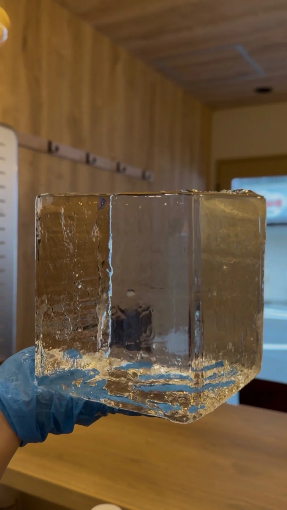 澄んだ美里氷室の純氷